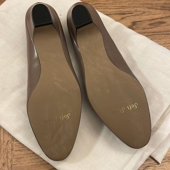 SOFT STYLE TAN LOW HEELS. NEW - Picture 3 of 10